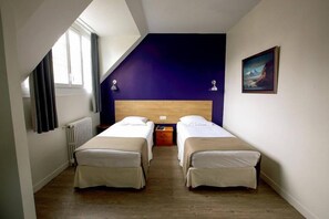 In-room safe, desk, free cots/infant beds, rollaway beds - Hôtel de France (Douarnenez)