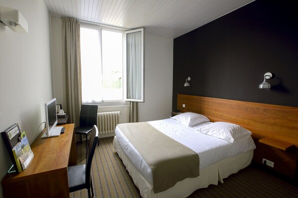 Zimmersafe, Schreibtisch, kostenlose Babybetten, Zustellbetten