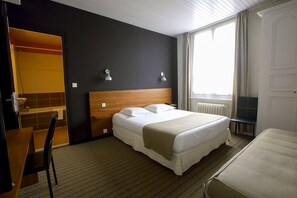 Habitació triple estàndard, 1 dormitori | Caixa forta a l'habitació, escriptori i bressols gratuïts