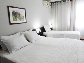 Hypo-allergenic bedding, minibar, free WiFi, bed sheets