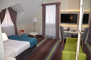 Junior Suite, 2 Bedrooms, City View, Corner | View from room