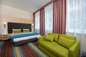 Triple Room | Egyptian cotton sheets, premium bedding, in-room safe, desk