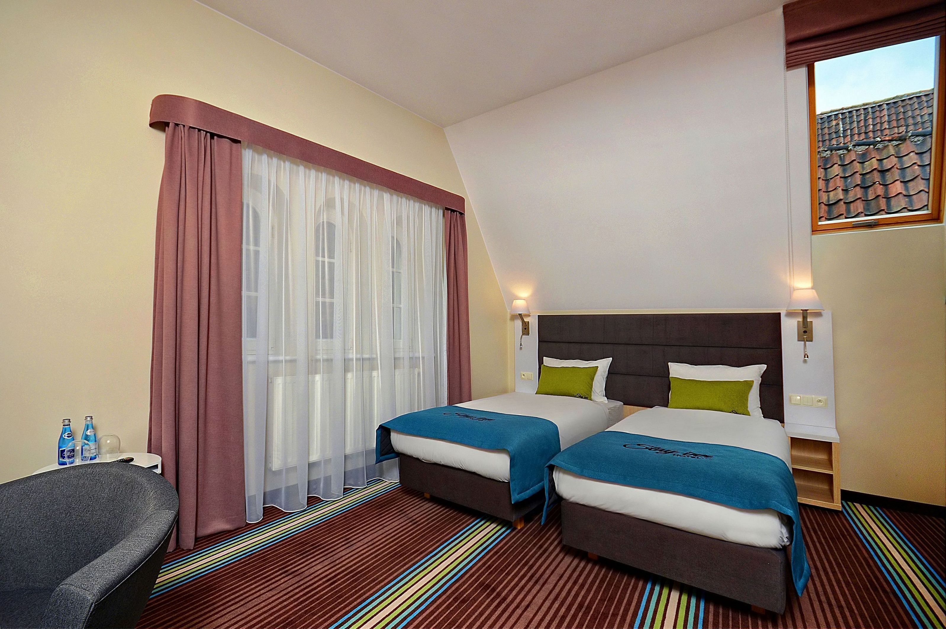 deluxe twin room | egyptian cotton sheets, premium bedding, in-room safe, desk