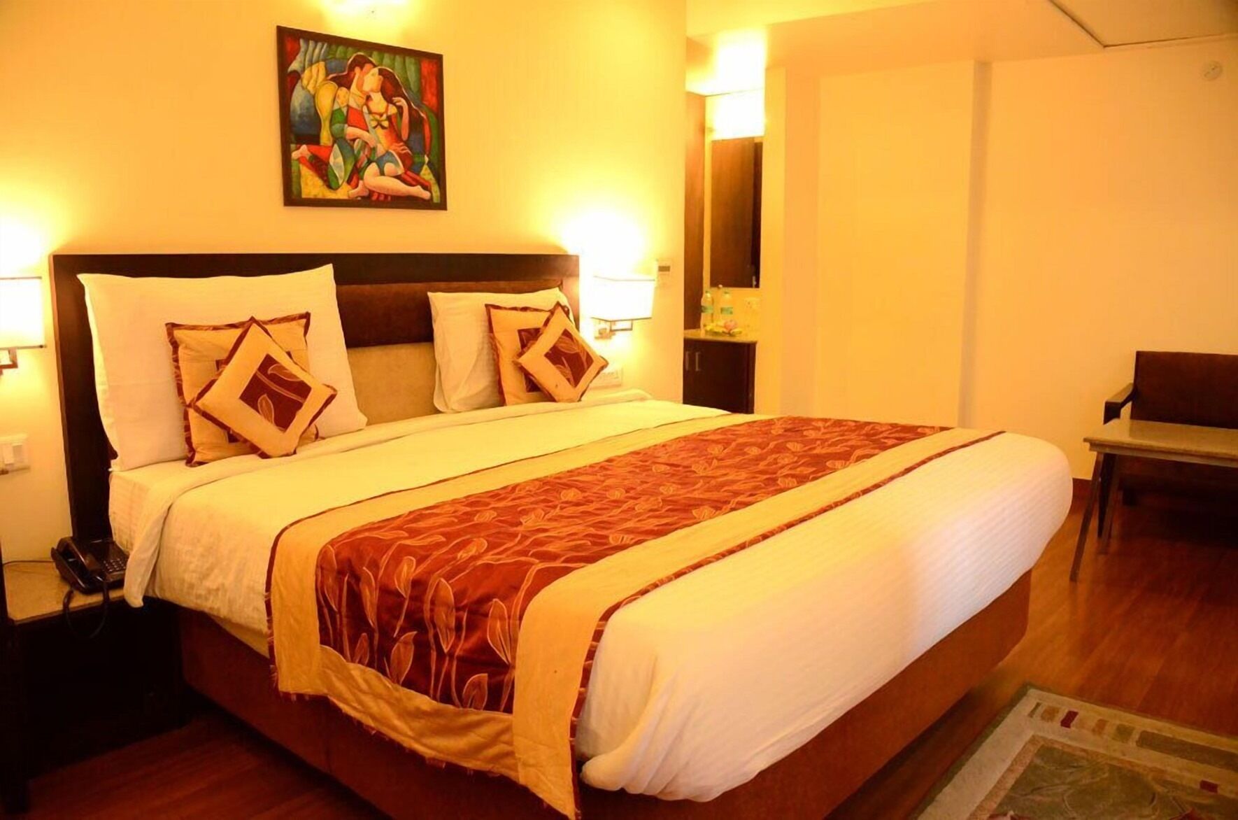 Premium bedding, minibar, desk, soundproofing