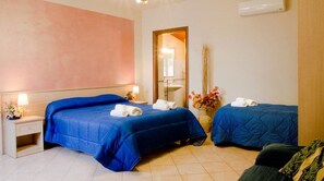 Superior Triple Room, Garden View | Desk, free cots/infant beds, free WiFi - Bed and Breakfast Charme (Sora)
