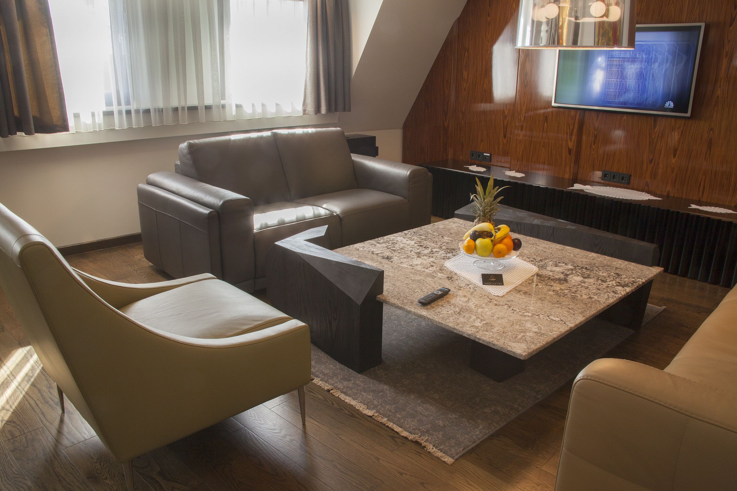 Luxury Apartment | Ruang tamu | TV LCD 