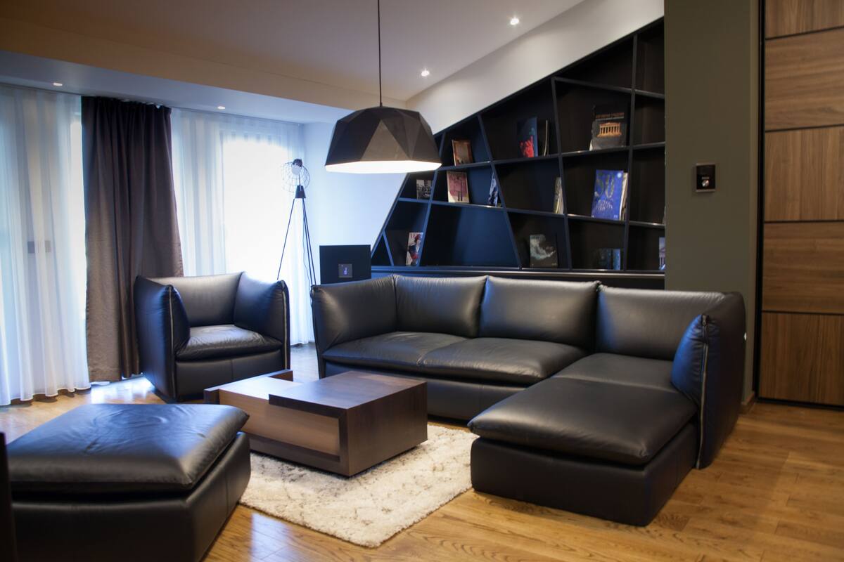 Deluxe-Apartment, 2 Schlafzimmer, Balkon | Wohnbereich | LCD-Fernseher