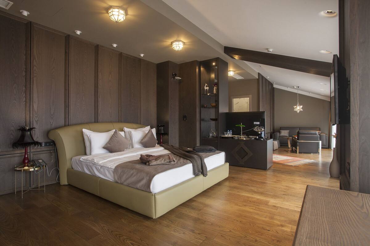 Executive-Suite | Wohnbereich | LCD-Fernseher