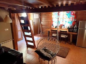 Bungalow superior, 1 habitación | Cortinas opacas, tabla de planchar con plancha, ropa de cama