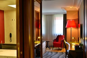 Deluxe Twin Room | 1 bedroom, premium bedding, down duvets, minibar