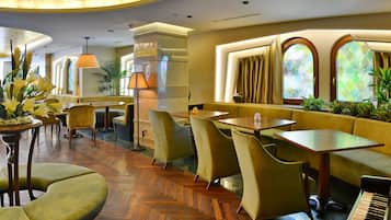 Frokost, lunsj og middag serveres, internasjonale retter