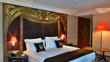 Executive Deluxe King Room | Seprai premium, selimut bulu angsa, minibar, dan brankas