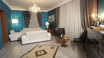 Suíte, 1 cama King | 1 quarto, roupas de cama premium, escrivaninha, quartos à prova de som