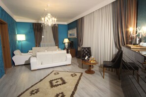 Suite, 1 King Bed | Premium bedding, desk, soundproofing, free cots/infant beds - Suhan Cappadocia Hotel & Spa (Avanos)