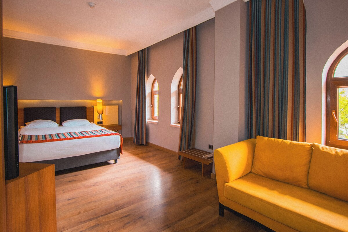 Habitación doble superior, 1 cama Queen size | Ropa de cama de alta calidad, escritorio, insonorización y wifi gratis 