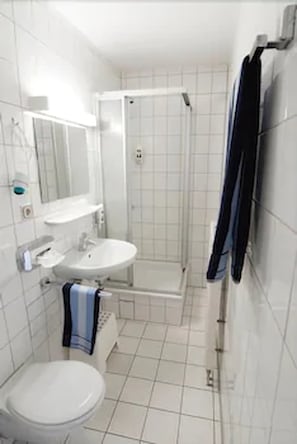 Standard Double Room, 1 Bedroom, Non Smoking | Bathroom