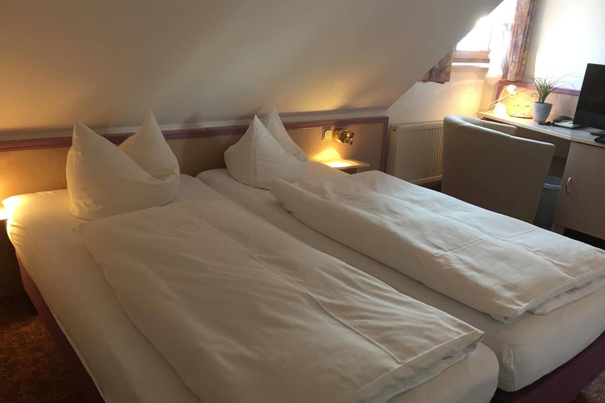 desk, free wifi, bed sheets