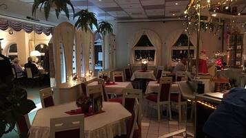 Breakfast and dinner served, Regional cuisine