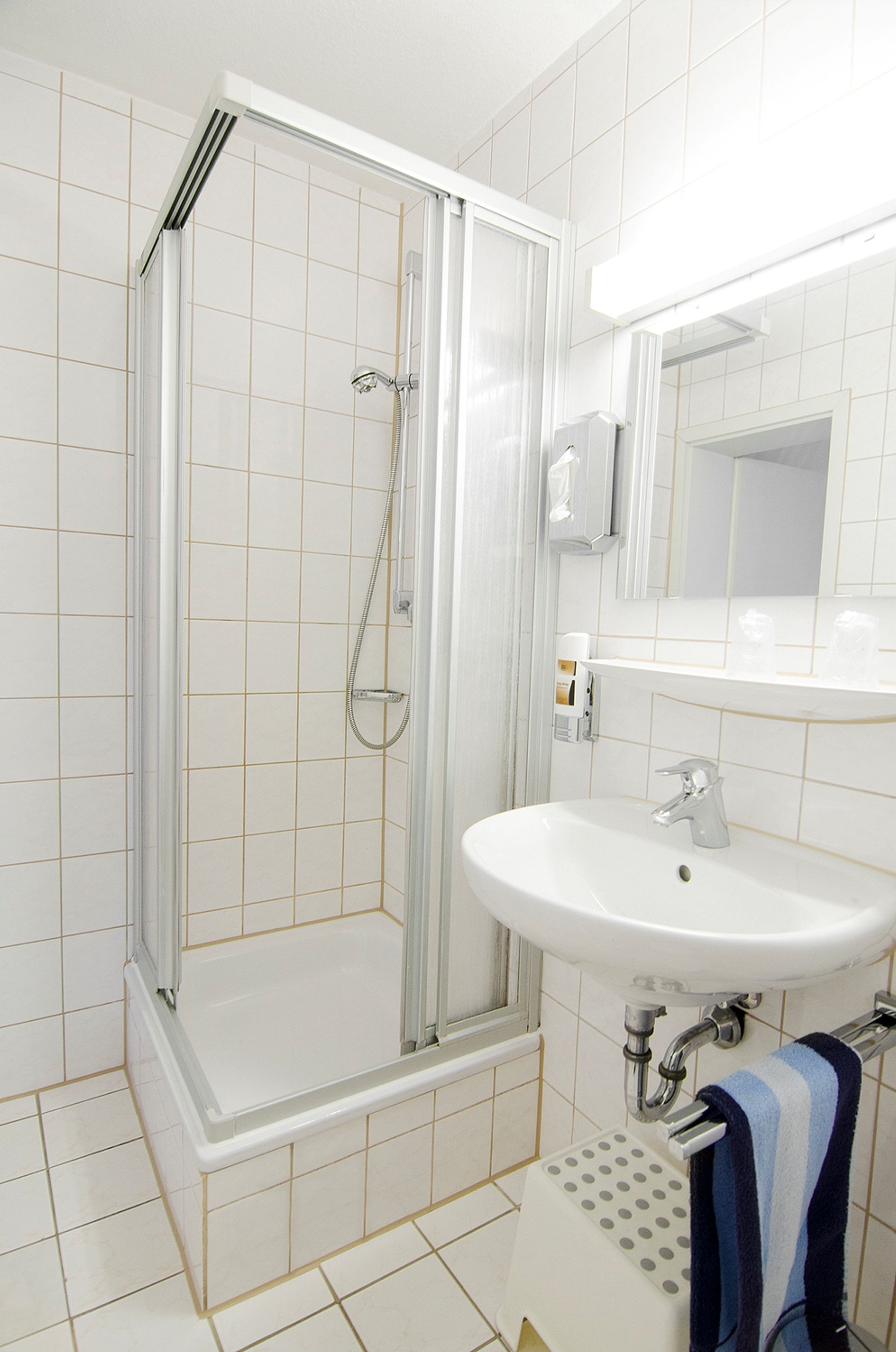 standard double room, 1 bedroom, non smoking | bathroom | shower, hair dryer, towels, soap