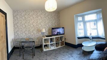 Apartment, Private Bathroom (74 Wilson St) | Lounge