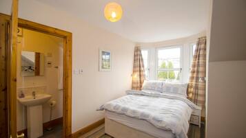 Bureau, fer et planche à repasser, Wi-Fi gratuit, draps fournis