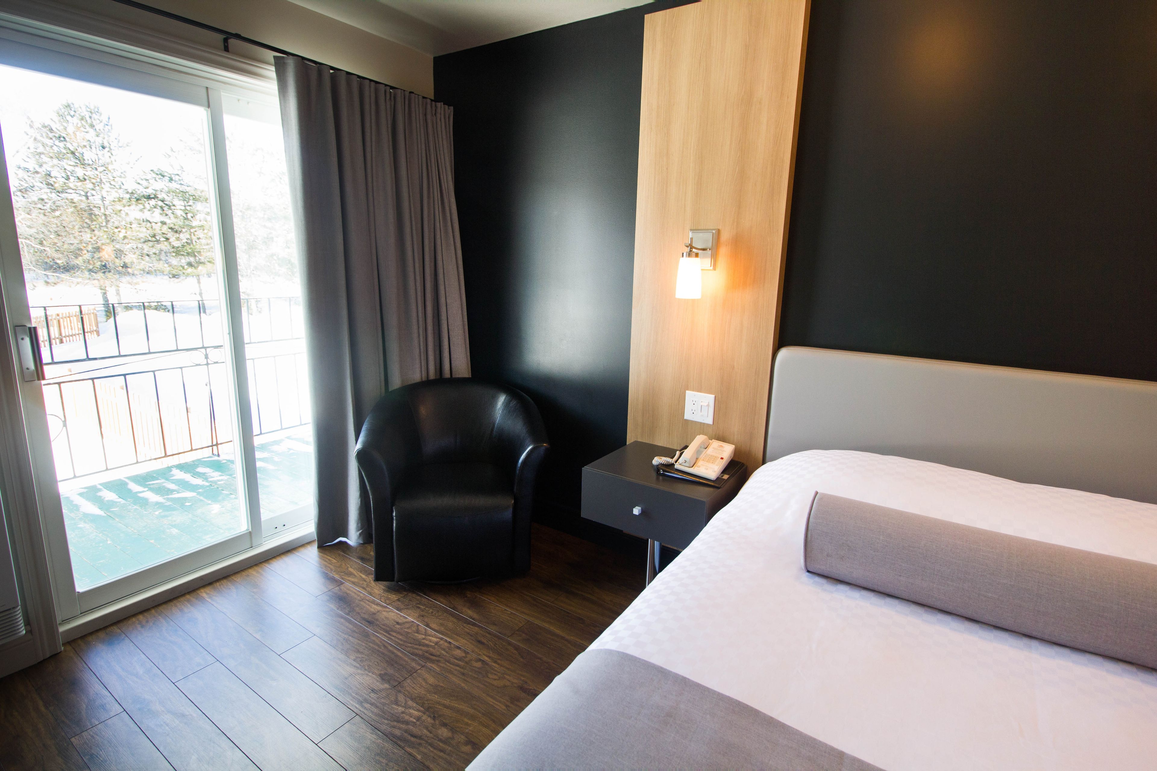 deluxe room, river view, front desk is open until 8 pm (marineau+) | desk, free wifi