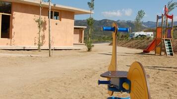 Children’s play area – outdoor