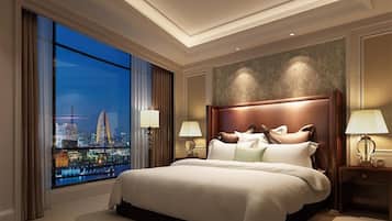 Minibar, in-room safe, cribs/infant beds, free WiFi