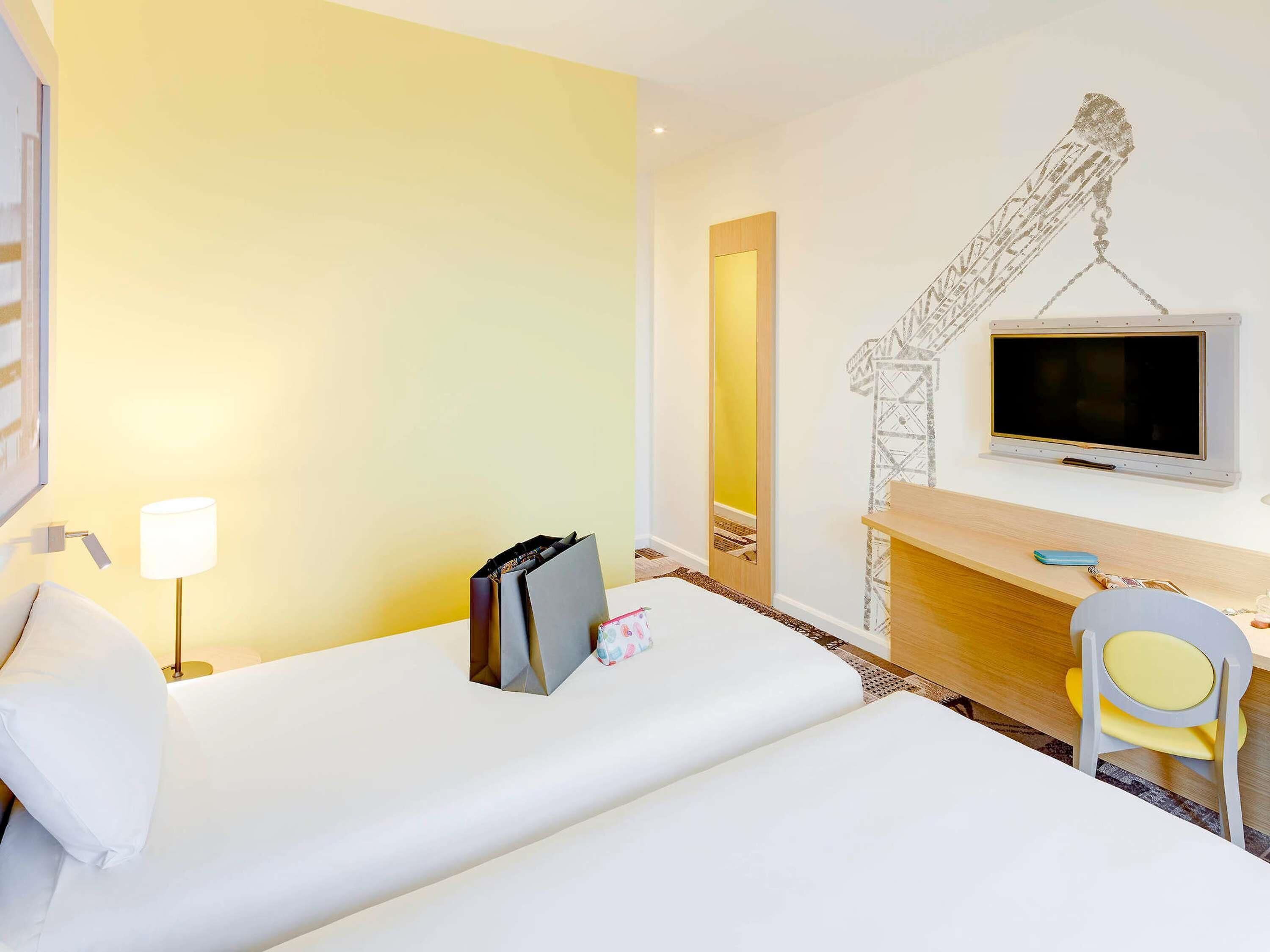 Room, 2 Single Beds (The Duet) | Premium bedding, desk, iron/ironing board, free WiFi