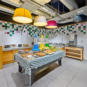Daily buffet breakfast (GBP 12.95 per person)