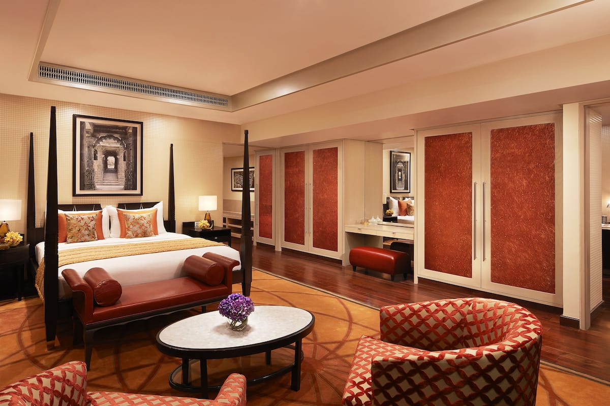 Luxury Suite with Breakfast, Two Way Airport Transfers, Evening Cocktail Hours & High-Tea | Vista dalla camera