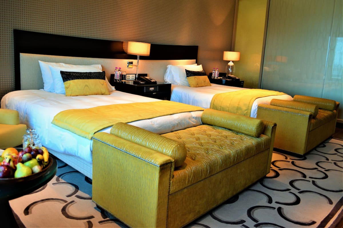 Camera Luxury, 2 letti singoli (Runway View) | 1 camera, biancheria da letto di alta qualità, minibar