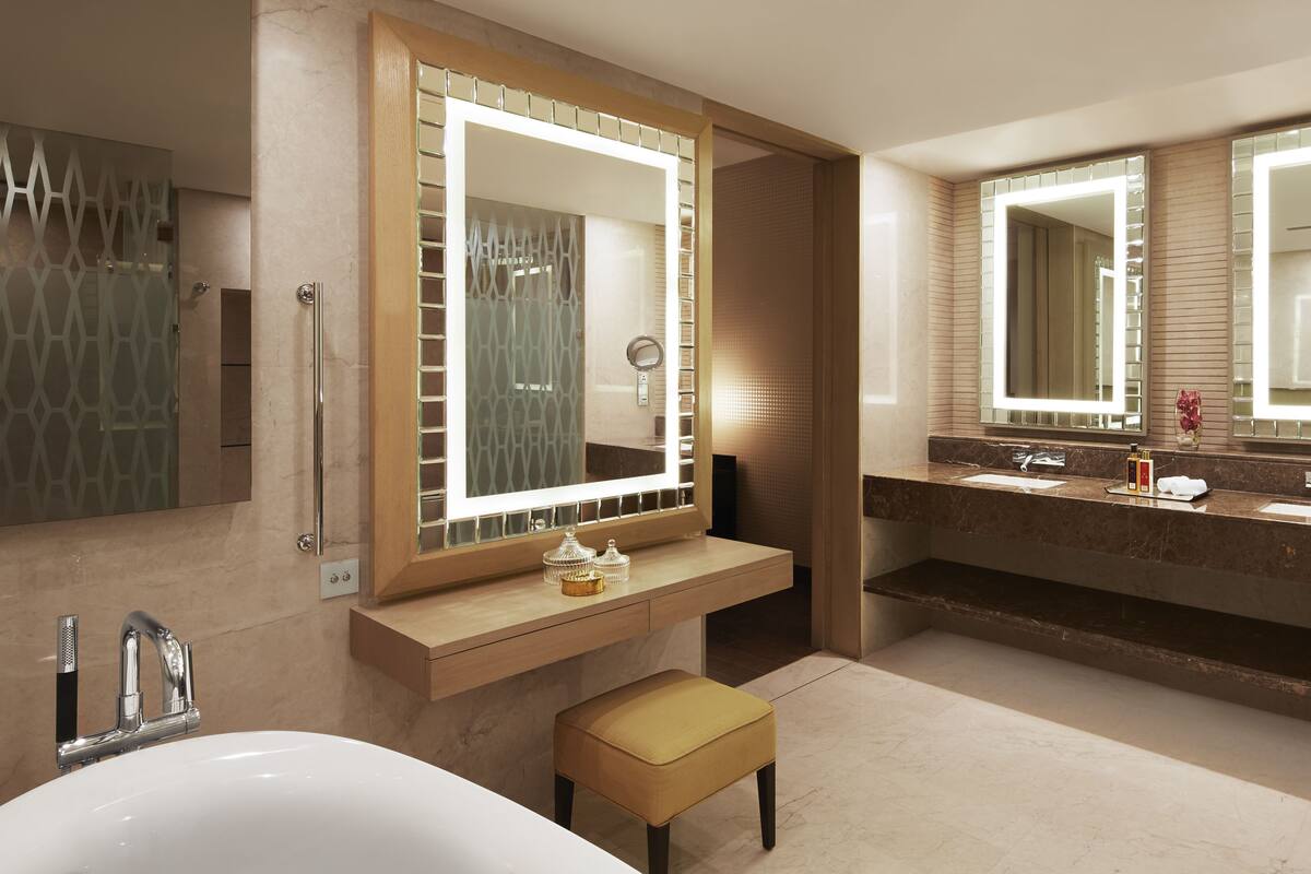 junior suite, 1 king bed | bathroom shower