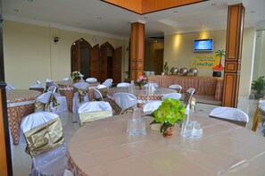 Café da manhã, almoço e jantar; culinária da Indonésia