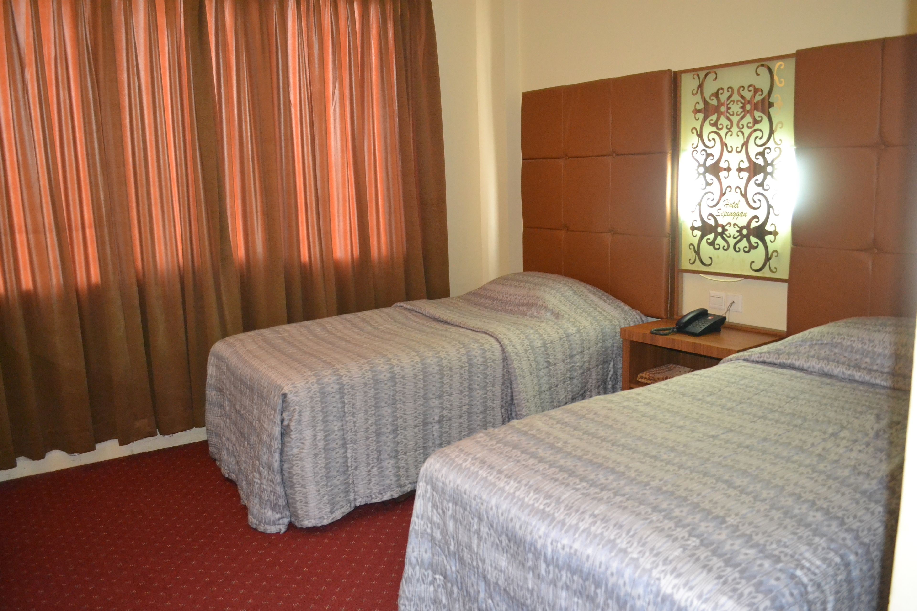 deluxe room twin | premium bedding, individually decorated, desk, rollaway beds