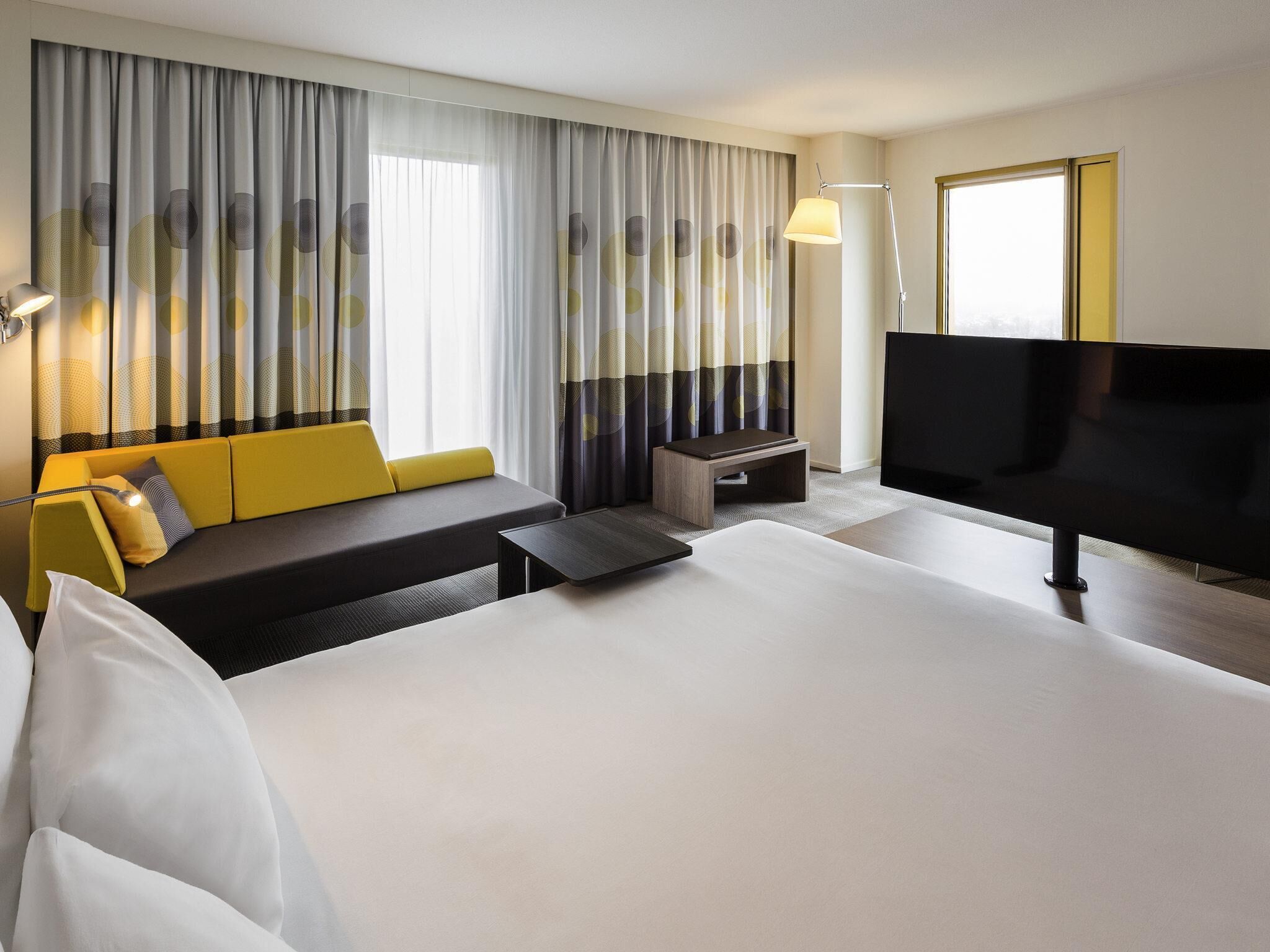 Junior Suite, 1 Queen Bed | In-room safe, desk, laptop workspace, soundproofing