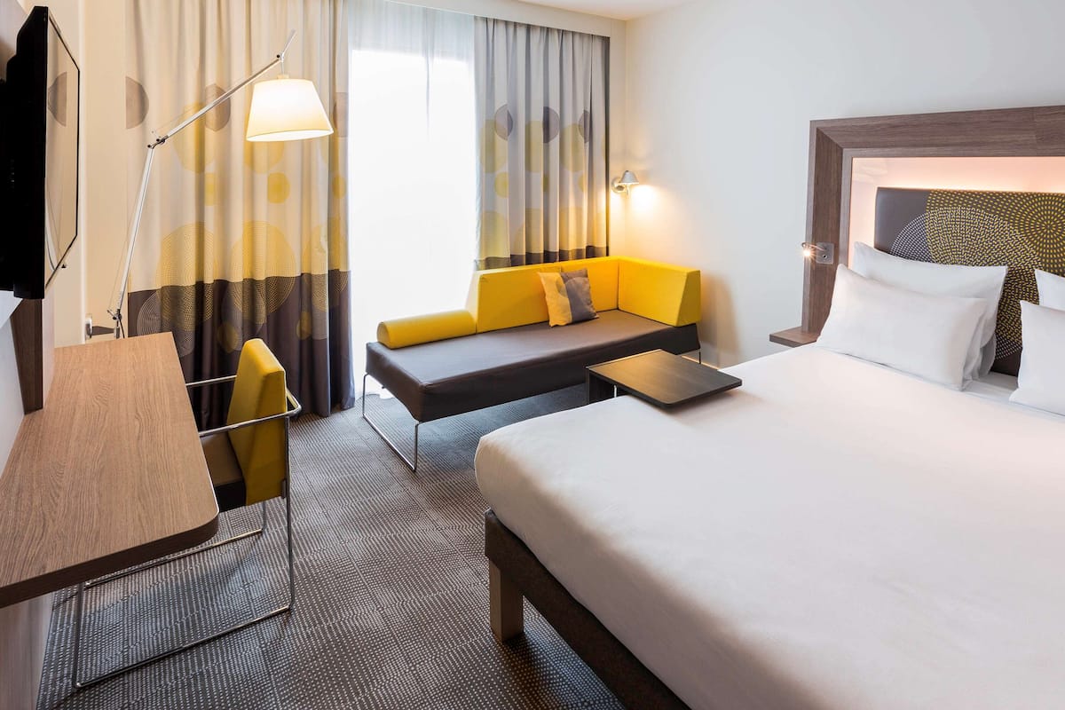 1 quarto, cofres nos quartos, escrivaninha