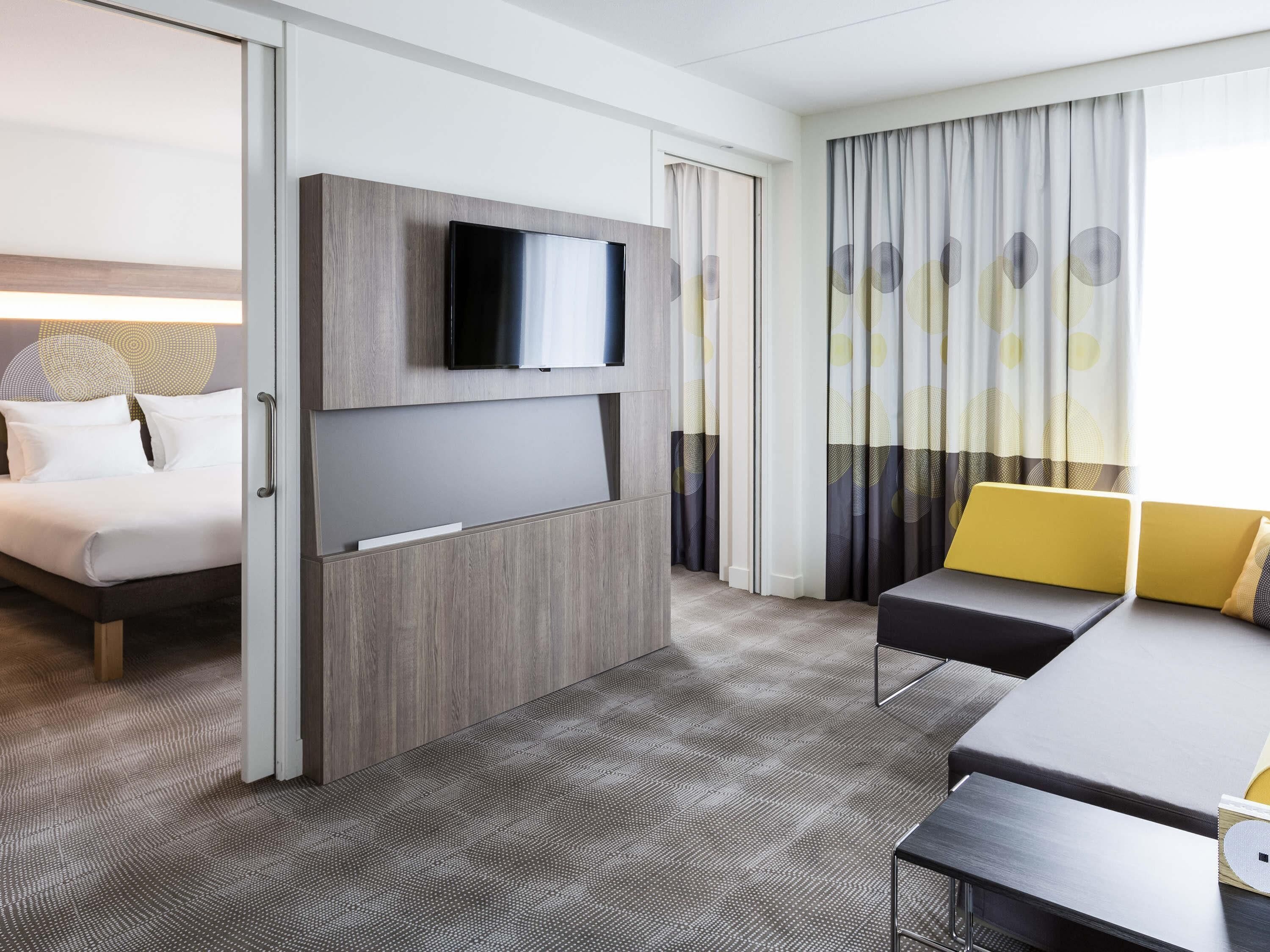 Suíte superior, 1 cama King | Cofres nos quartos, escrivaninha, espaço de trabalho para notebook