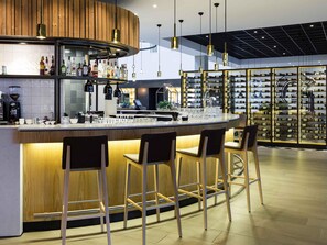 Bar (on property) - Novotel Amsterdam Schiphol Airport (Hoofddorp)
