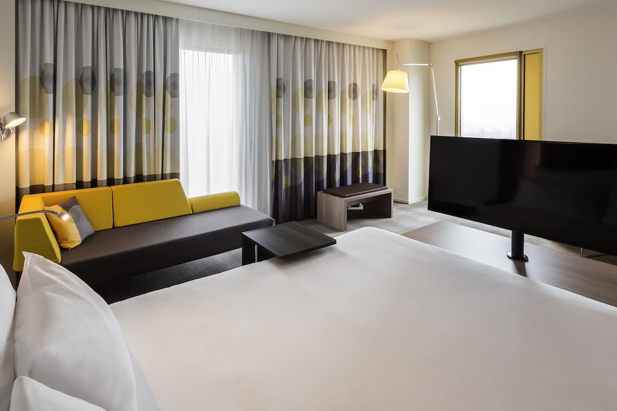 junior suite, 1 queen bed | 1 bedroom, in-room safe, desk, laptop workspace