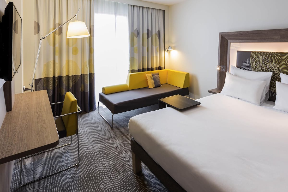 In-room safe, desk, laptop workspace, soundproofing