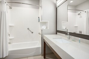 Ilmaiset hygieniatuotteet, hiustenkuivaaja, pyyhkeet, saippua