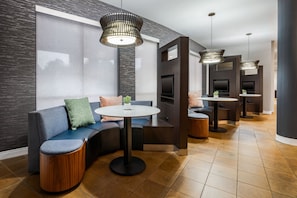 Dinner served - Courtyard by Marriott Auburn (Auburn)