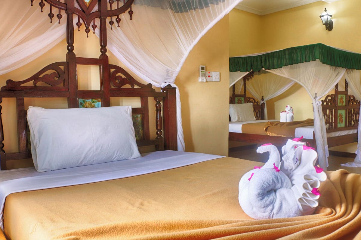 Premium bedding, minibar, desk, iron/ironing board