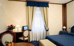Ropa de cama de alta calidad y minibar 