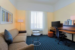 39-inch Smart TV with cable channels, TV, Netflix - Fairfield Inn & Suites Cotulla (Cotulla)