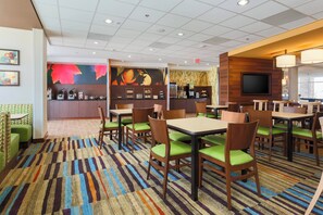 Free daily buffet breakfast  - Fairfield Inn & Suites Cotulla (Cotulla)