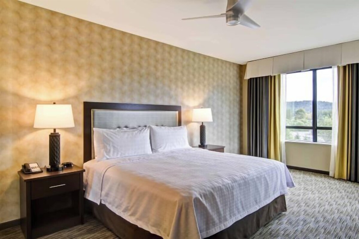 One Bedroom Corner King Suite