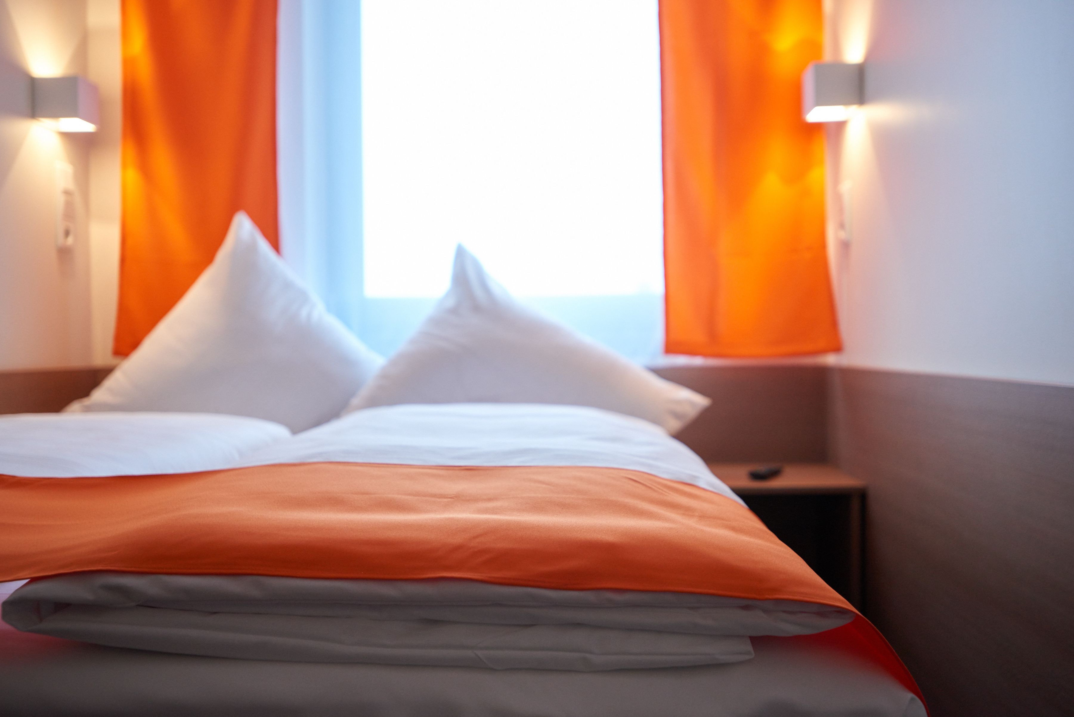 double room (spezial) | 1 bedroom, desk, soundproofing, cots/infant beds