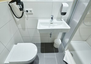 Douche, serviettes fournies